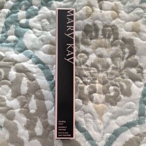 Mary Kay Blending Brush in Black with Pink Trim
